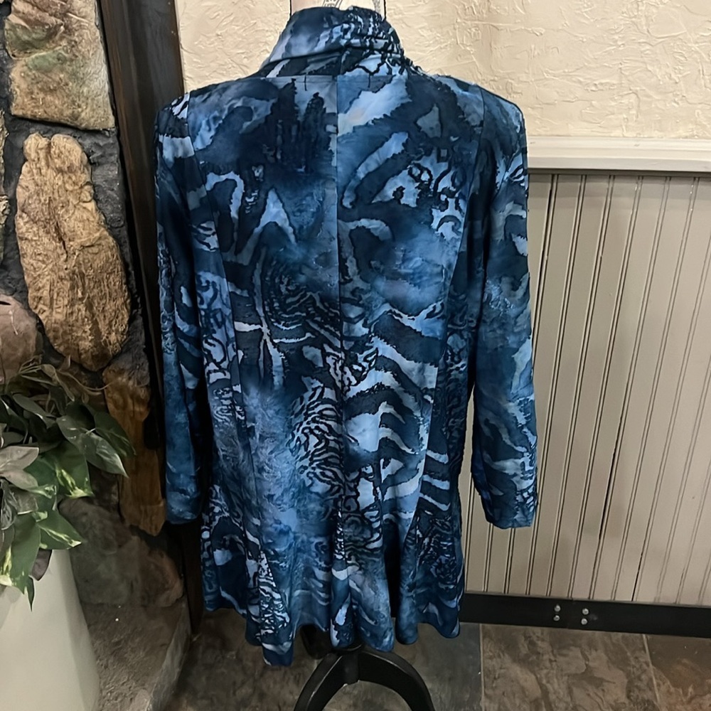 Caleaas Shrug - Picture 3 of 5